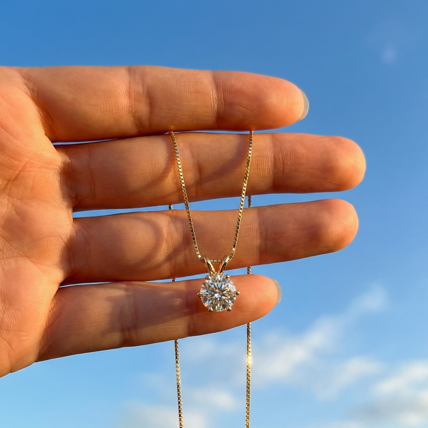 VENUS - Moissanite Pendant Necklace - Silver | 925 Sterling Silver | Lexan